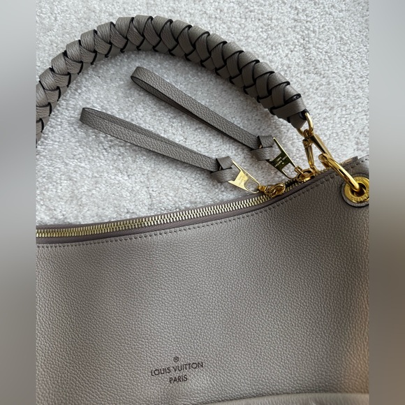 Louis Vuitton Maida Hobo MM Empreinte Leather in Tourterelle – New with Tags - Picture 14 of 16